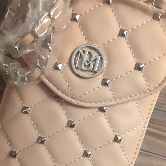 Quilted Vegan Leather Phone Case Crossbody. - Picture 2 of 7